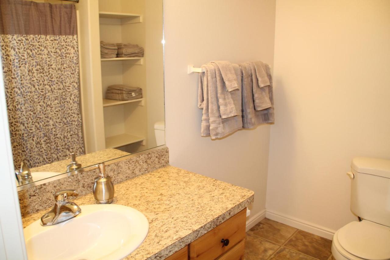 3 Queen Beds, 1 Twin Bed, 2 Rooms, 1 And A Half Bath, Self Check-In, Flexcation Equipped Idaho Falls Exterior photo