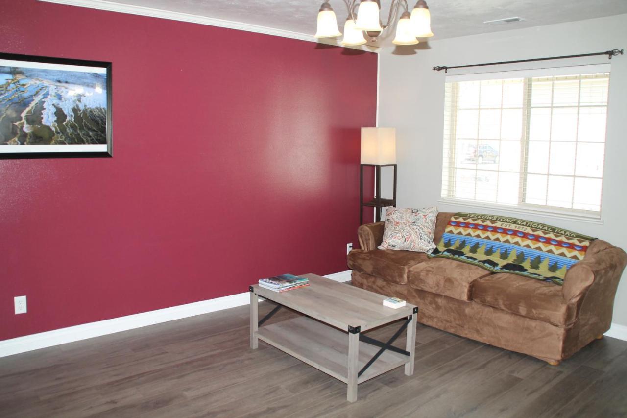 3 Queen Beds, 1 Twin Bed, 2 Rooms, 1 And A Half Bath, Self Check-In, Flexcation Equipped Idaho Falls Exterior photo