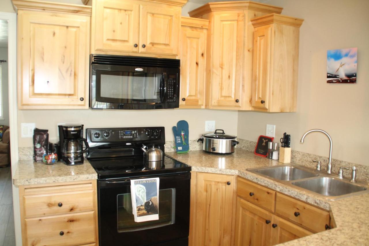 3 Queen Beds, 1 Twin Bed, 2 Rooms, 1 And A Half Bath, Self Check-In, Flexcation Equipped Idaho Falls Exterior photo