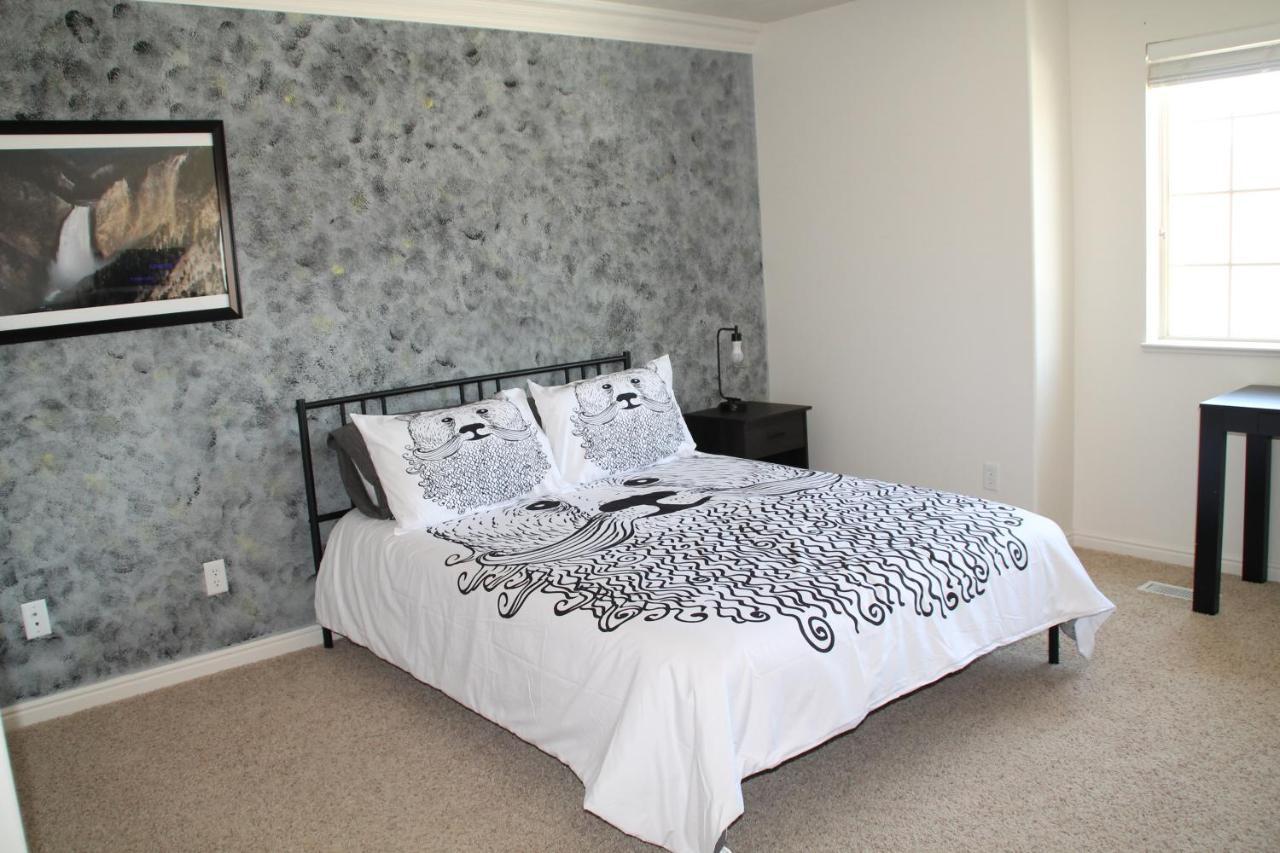 3 Queen Beds, 1 Twin Bed, 2 Rooms, 1 And A Half Bath, Self Check-In, Flexcation Equipped Idaho Falls Exterior photo