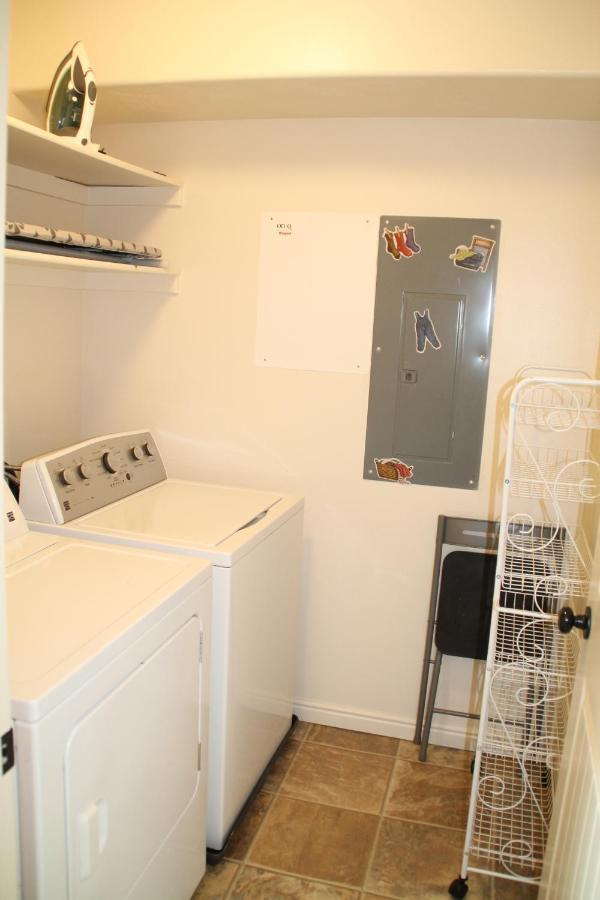 3 Queen Beds, 1 Twin Bed, 2 Rooms, 1 And A Half Bath, Self Check-In, Flexcation Equipped Idaho Falls Exterior photo
