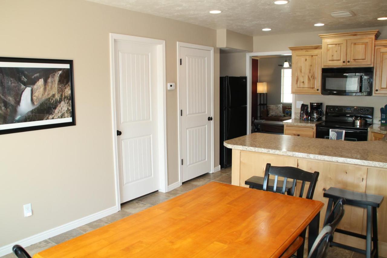 3 Queen Beds, 1 Twin Bed, 2 Rooms, 1 And A Half Bath, Self Check-In, Flexcation Equipped Idaho Falls Exterior photo
