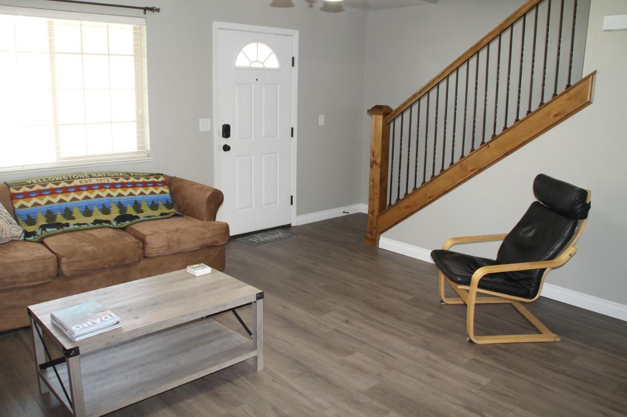 3 Queen Beds, 1 Twin Bed, 2 Rooms, 1 And A Half Bath, Self Check-In, Flexcation Equipped Idaho Falls Exterior photo