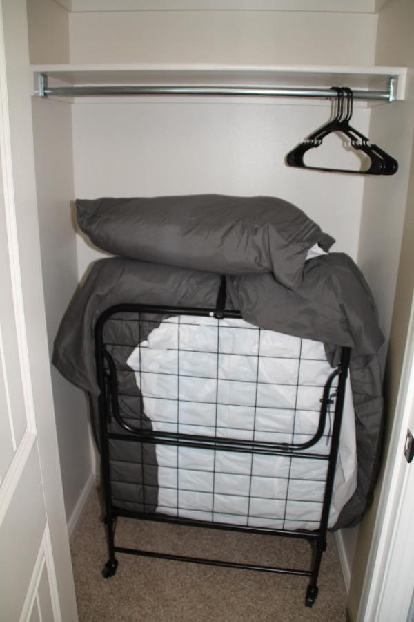 3 Queen Beds, 1 Twin Bed, 2 Rooms, 1 And A Half Bath, Self Check-In, Flexcation Equipped Idaho Falls Exterior photo